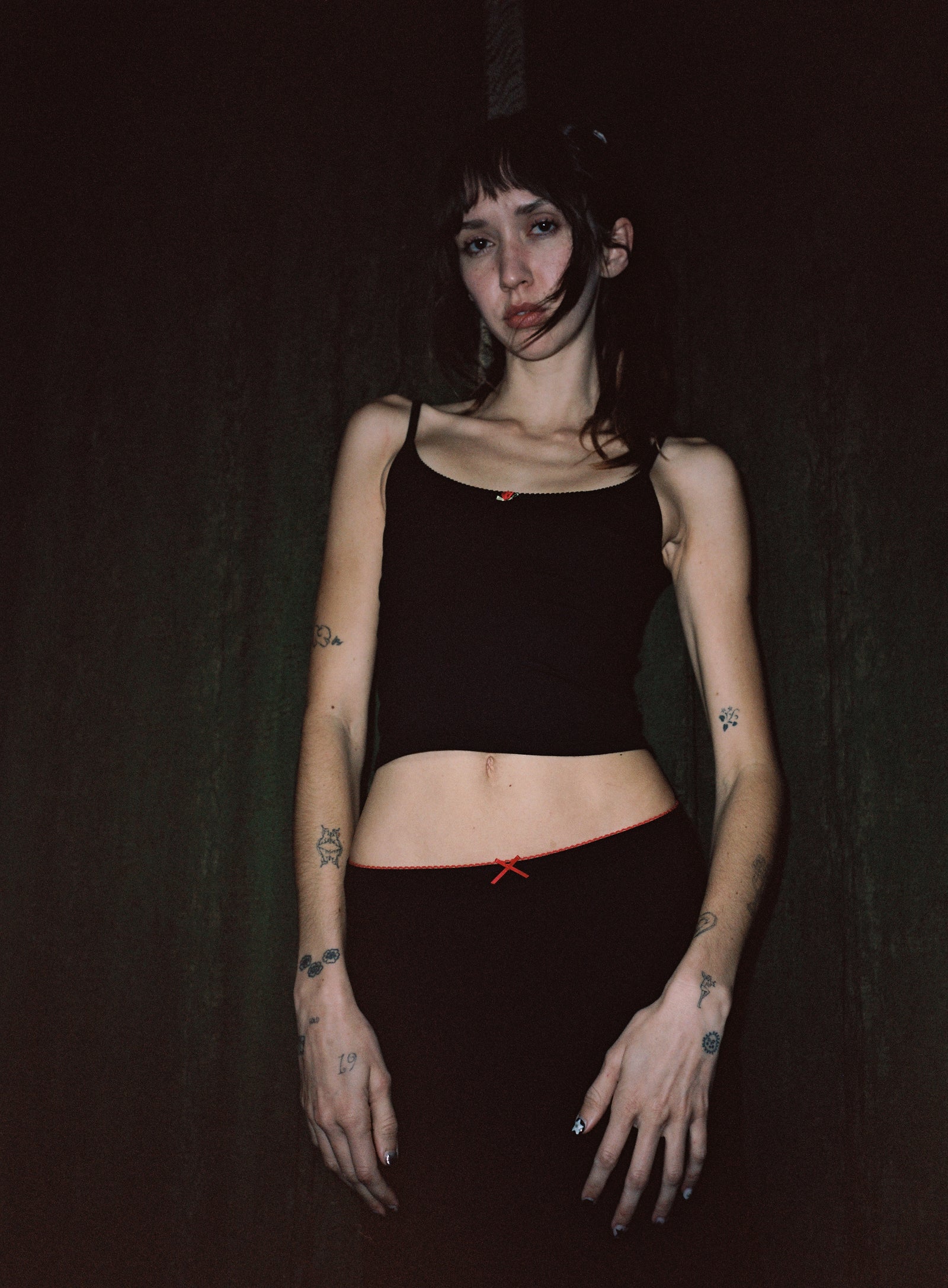 BIAS MIDI SLIP SKIRT IN ONYX/CHERRY