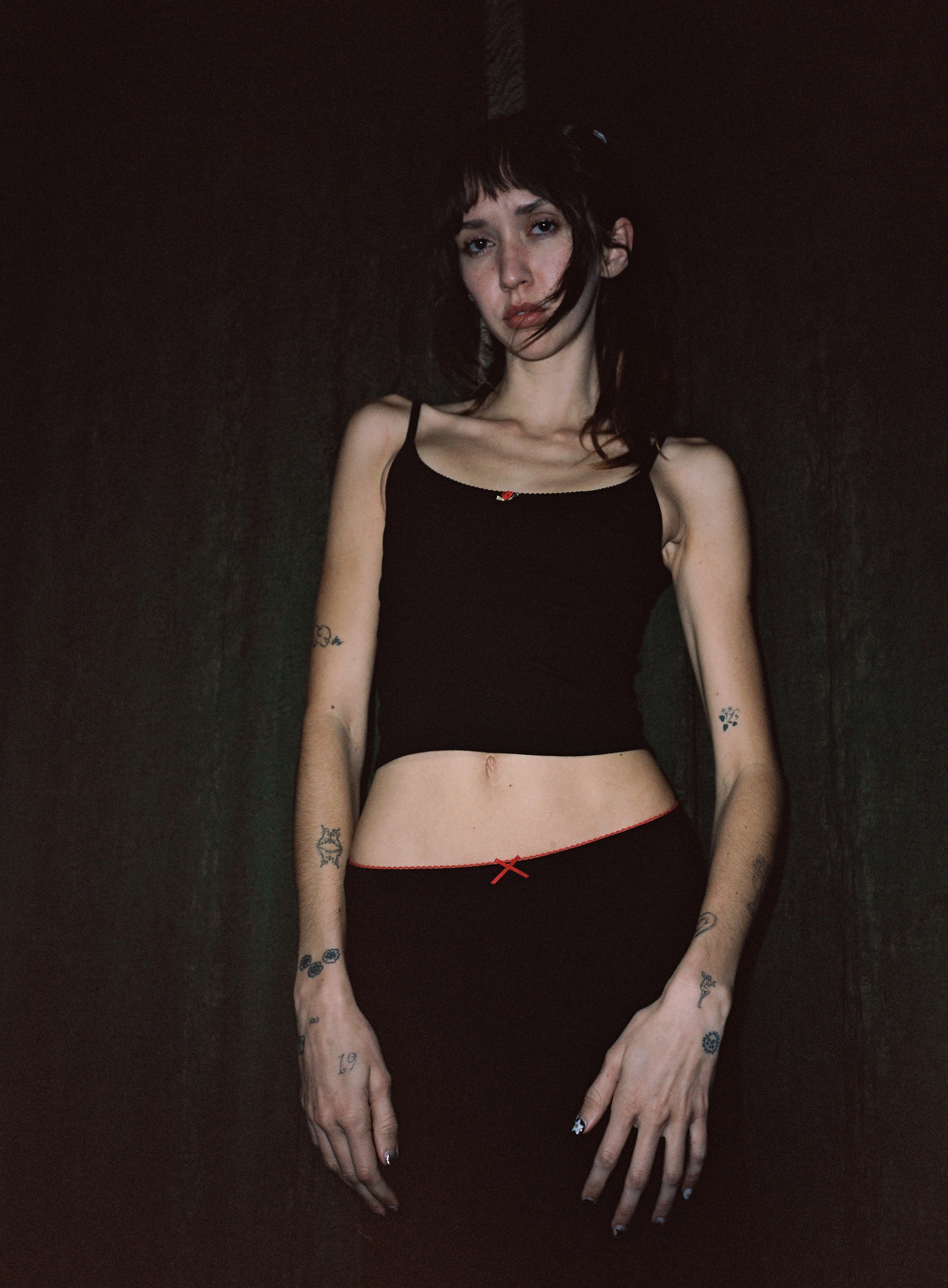 BIAS MIDI SLIP SKIRT IN ONYX/CHERRY