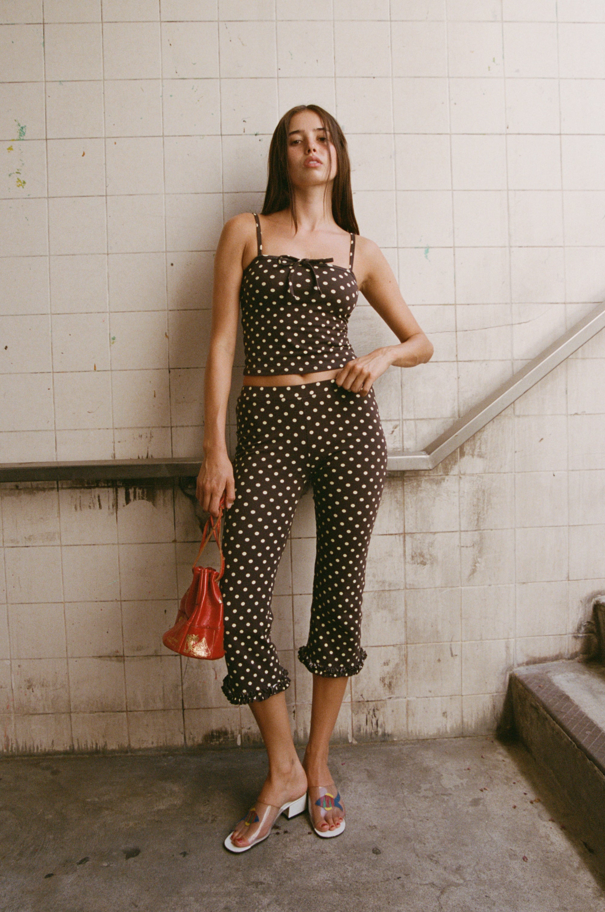 RUFFLE CAPRI IN ESPRESSO DOT