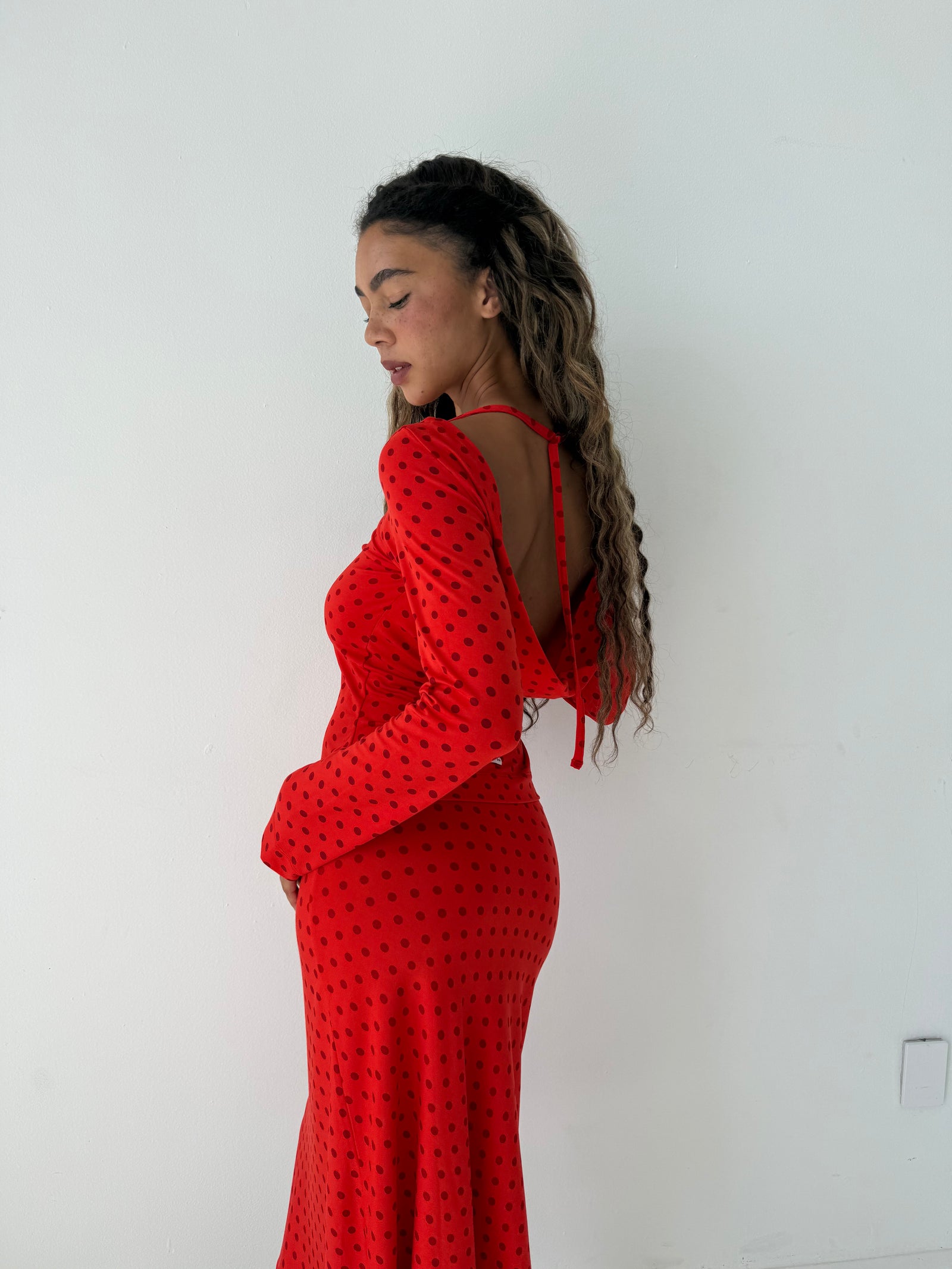COWL BACK LONG SLEEVE IN CHILI PEPPER