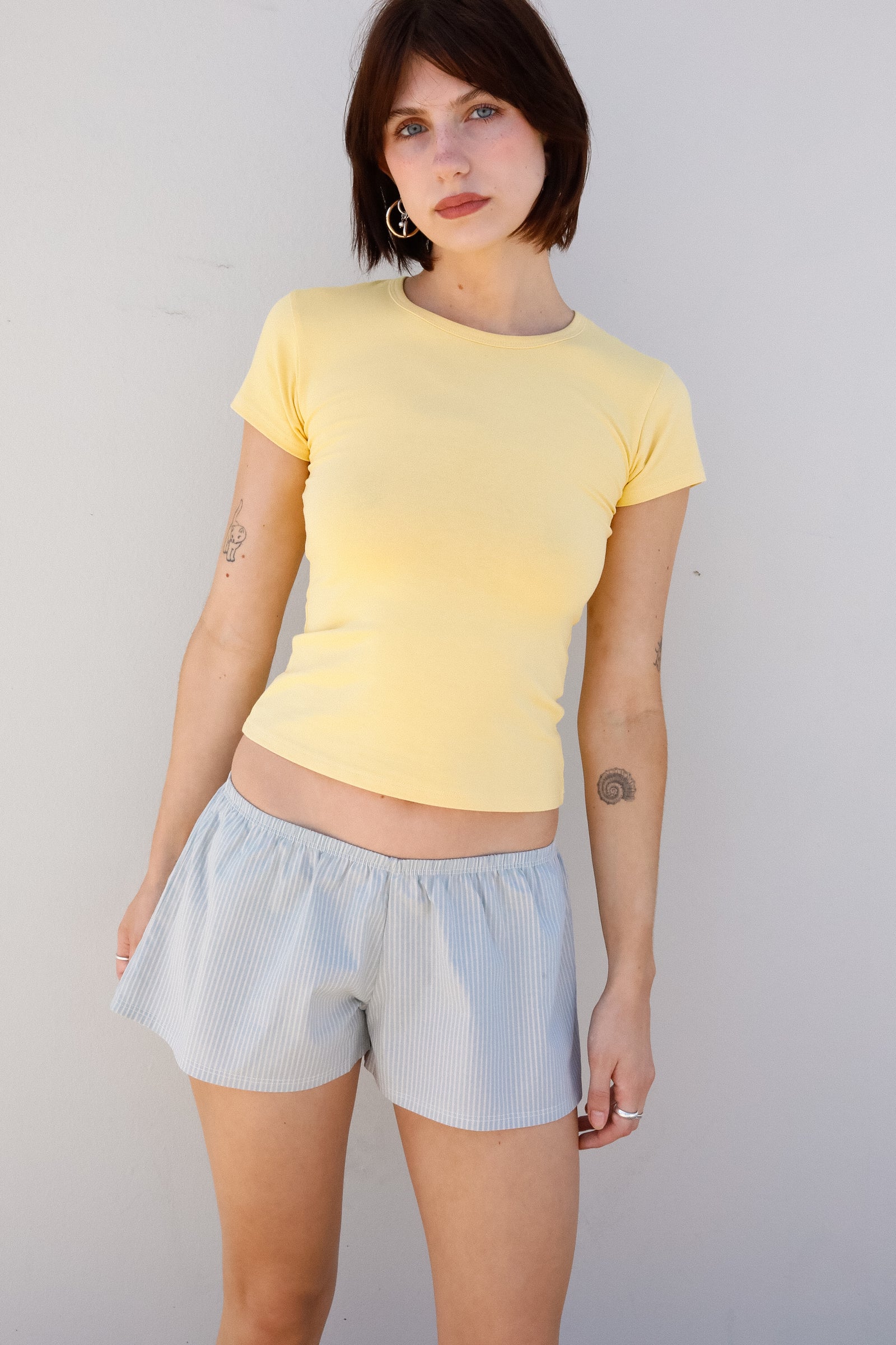 RELAXED MICRO SHORT IN POOLSIDE
