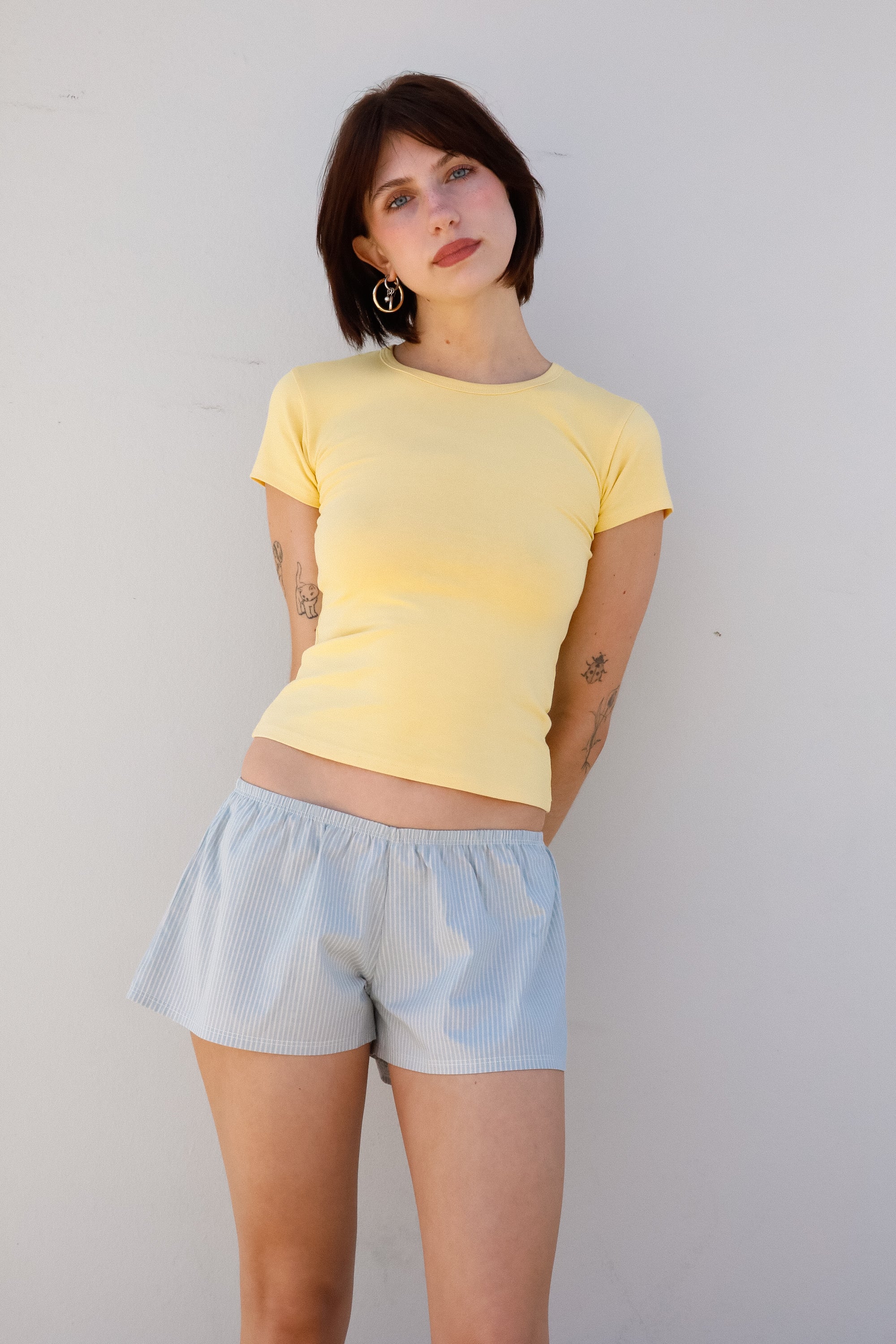 RELAXED MICRO SHORT IN POOLSIDE