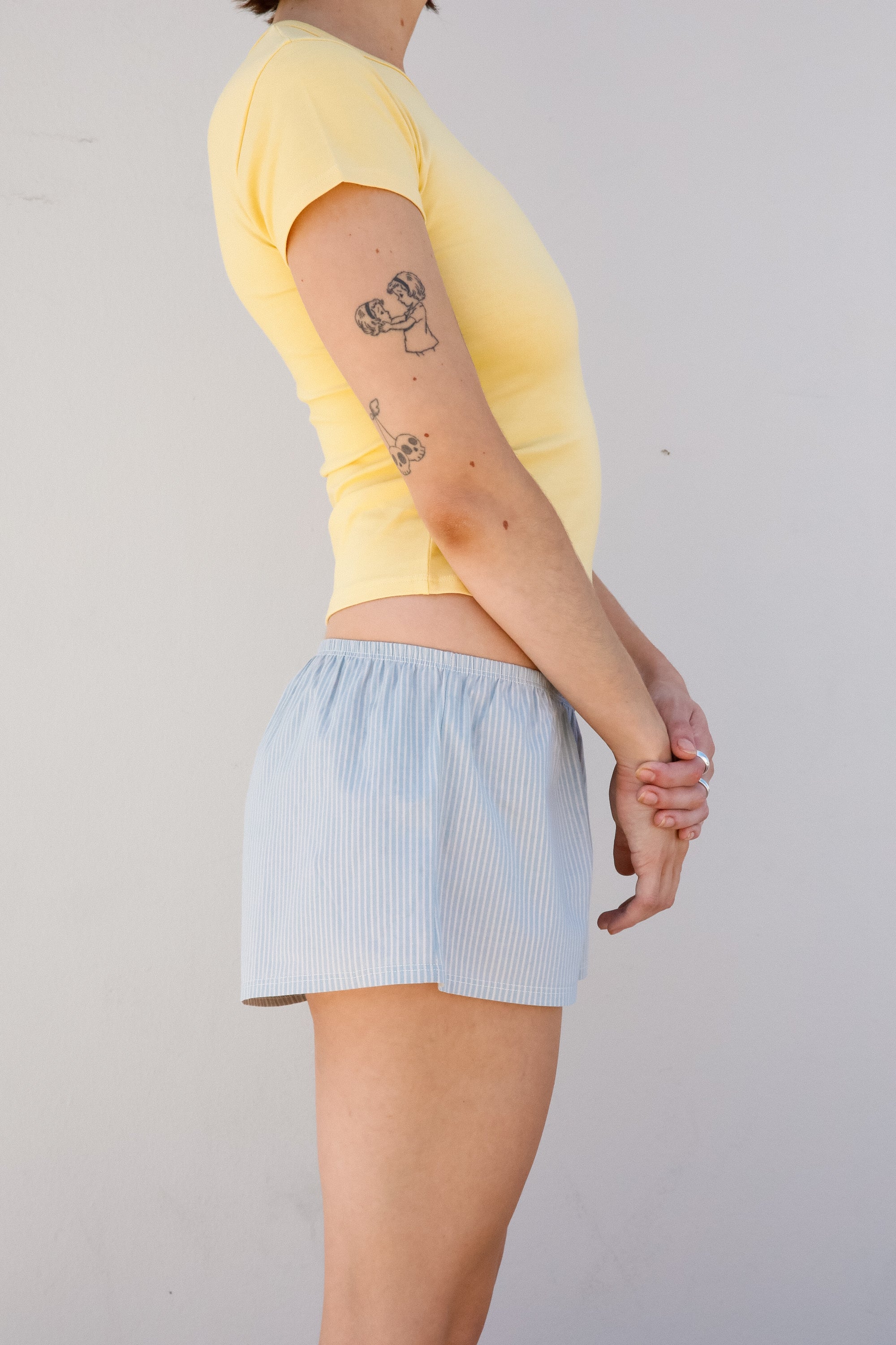 RELAXED MICRO SHORT IN POOLSIDE