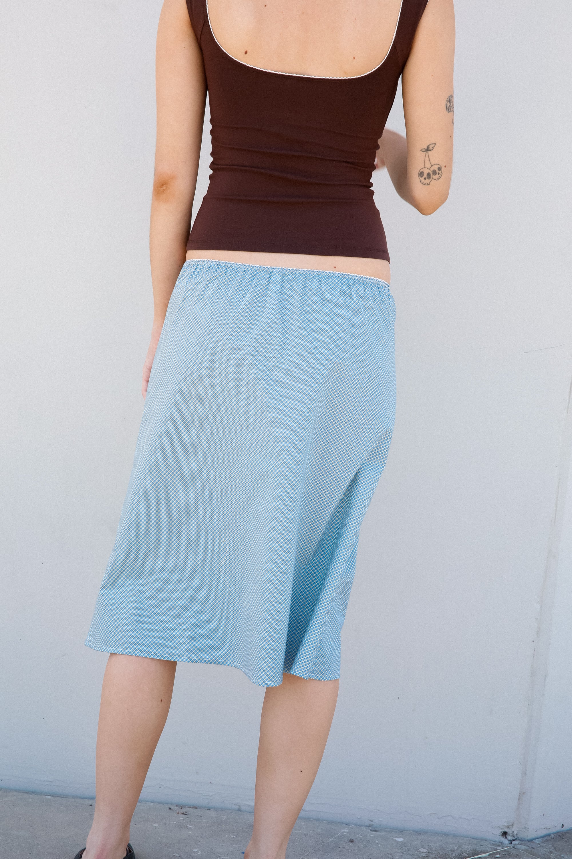 WOVEN BIAS MIDI SLIP SKIRT IN CAPRI