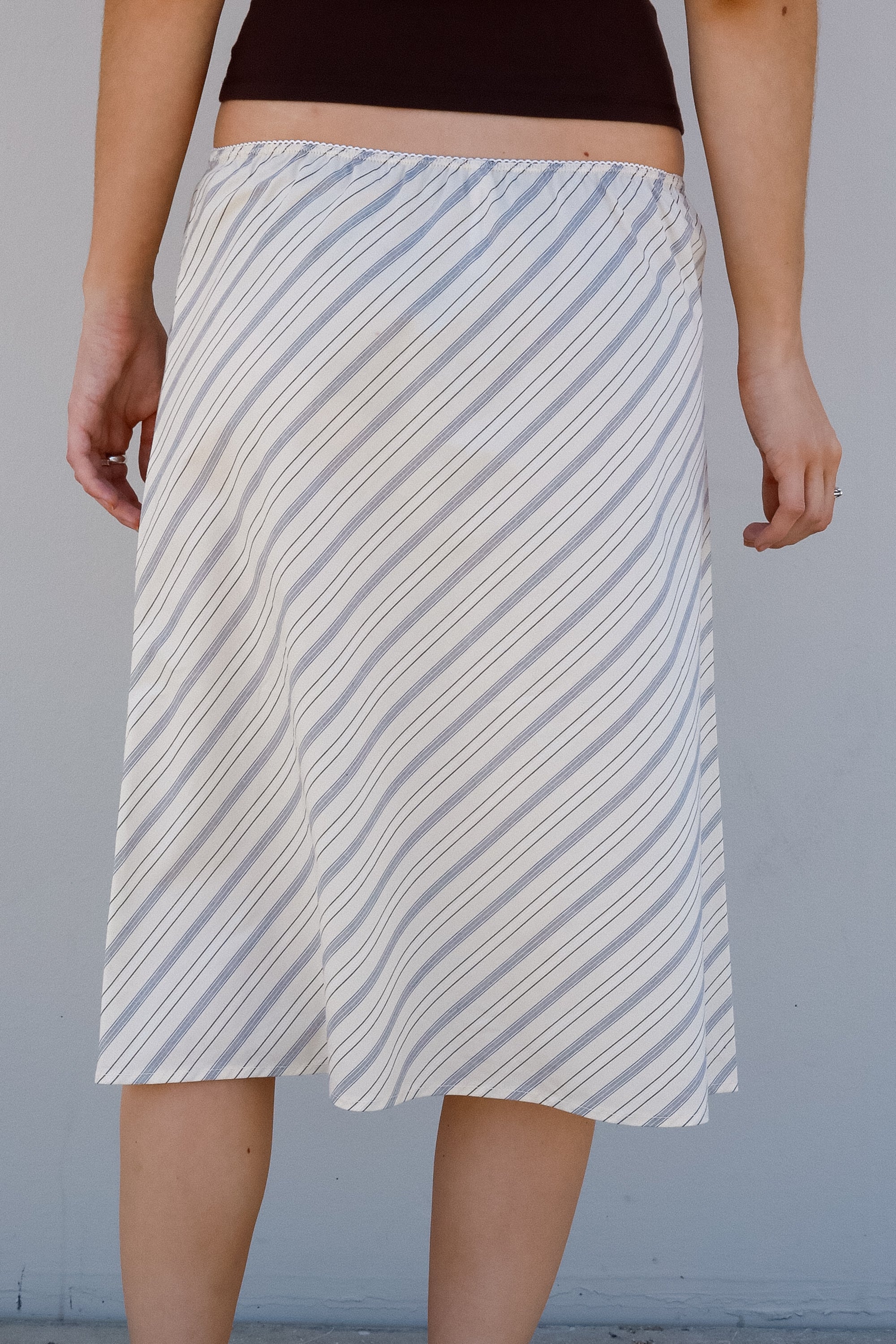 WOVEN BIAS MIDI SLIP SKIRT IN MERINGUE