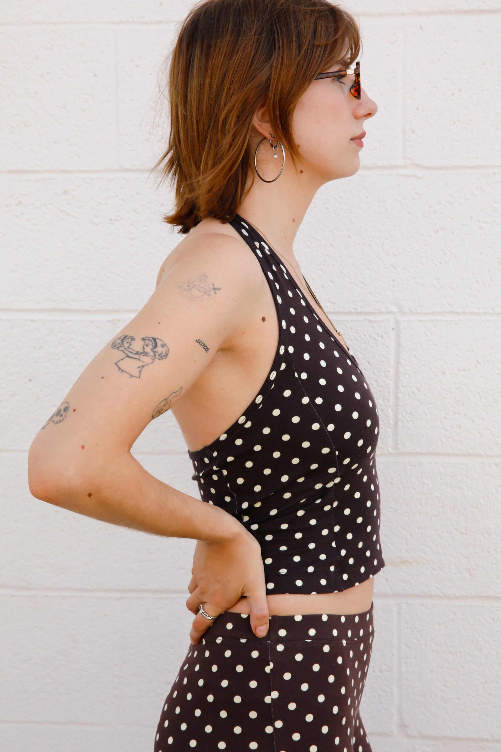 SPORTY HALTER TOP IN ESPRESSO DOT