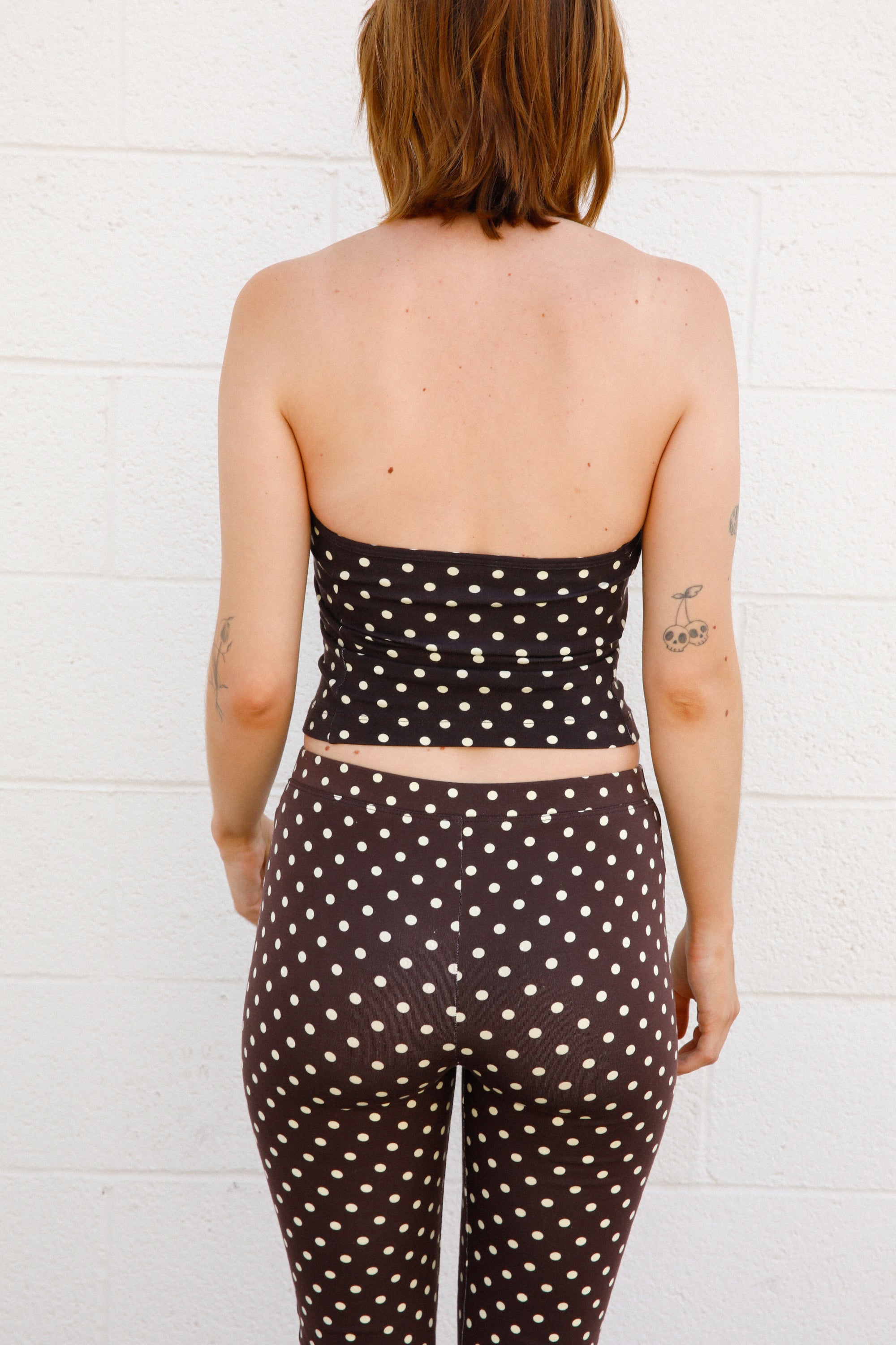 SPORTY HALTER TOP IN ESPRESSO DOT